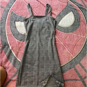 Cute thigh slit dress 💗